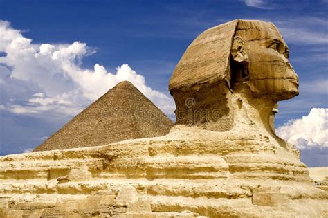 Egyptian Sphinx And Pyramid The Sphinx And The Great Pyramid Of Egypt