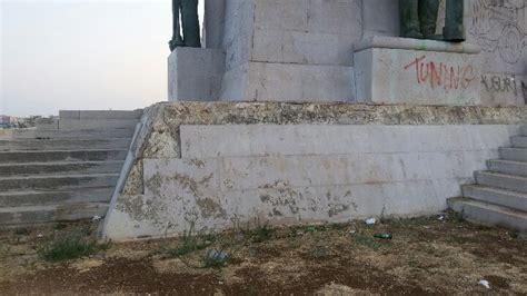 Siracusa Vandalizzato E Abbandonato Il Monumento Ai Caduti DAfrica