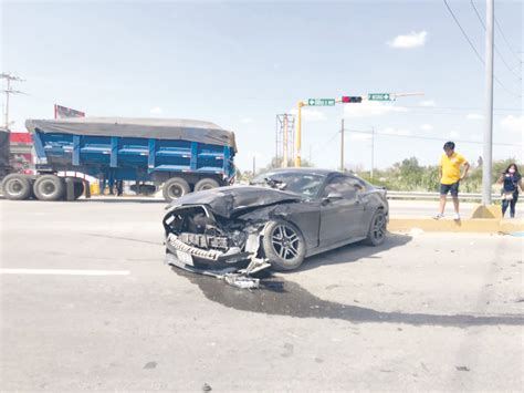 Automovilista Omite Alto Y Desgracia Su Mustang En Monclova