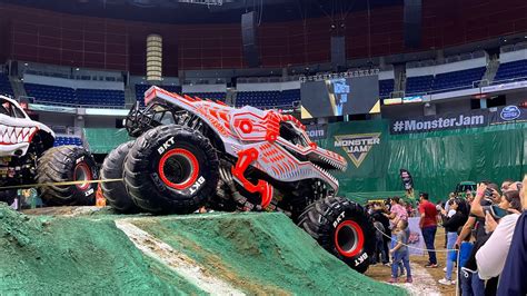 Monster Jam San Juan Pr Show Thunderroarus Freestyle Youtube