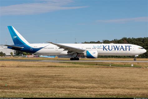 K Aoj Kuwait Airways Boeing Er Photo By Sierra Aviation