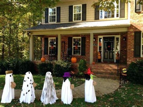 20 Hanging Halloween Decorations Outside