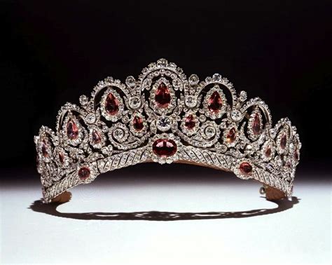 17 Best images about Antique Tiaras on Pinterest | Gemstones, Elizabeth ...