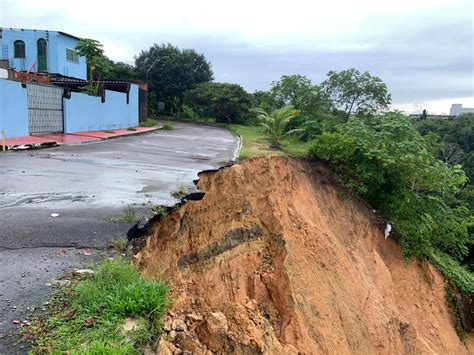 Deslizamento De Barranco Preocupa Moradores Do Conjunto Lula No