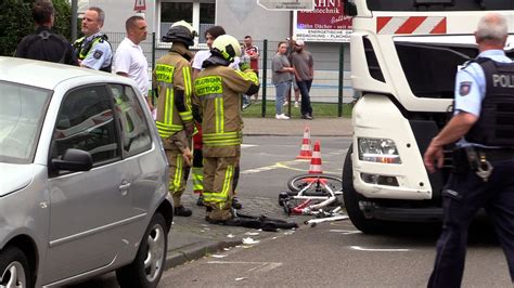 Unfall In Bottrop M Dchen Von Lkw Erfasst Schwer Verletzt