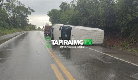 Van tomba entre Bom Despacho e Nova Serrana após motorista perder o