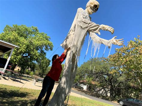 Hot Halloween Decoration No Bones About It 12 Foot Skeletons