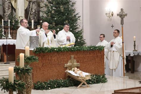 Nova Godina I Spomen Pape Benedikta Xvi U Po E Koj Katedrali Ika