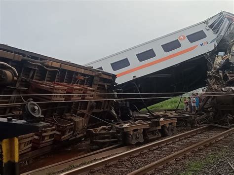 Tiga Orang Tewas Dalam Kecelakaan KA Turangga Dengan KA Commuter Line