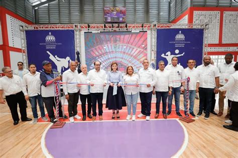 Vicepresidenta Raquel Peña inaugura Pabellón Ráquetbol