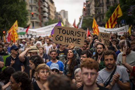 Barcelone Veut Mettre Fin Aux Locations Touristiques D Ici