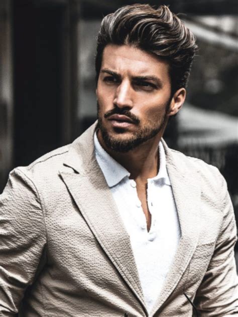 Mariano Di Vaio Terribile Notizia In Ospedale Col Volto Tumefatto