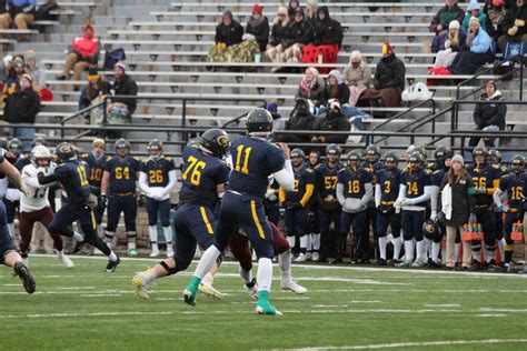 Uw Eau Claire Football Defeated In Season Finale The Spectator