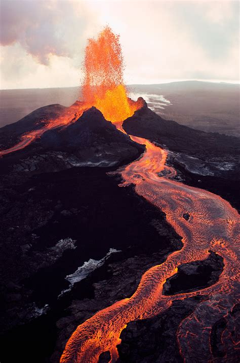 Can earthquakes trigger volcano eruptions? Get the facts.