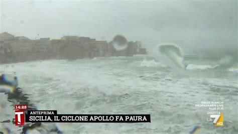 Uragano Apollo Le Immagini Del Mare Mosso Di Siracusa