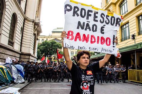 Professores E Estudantes Convocam Ato Contra A Perseguição Da Diretora