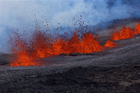 Las imágenes más impresionantes de la erupción del Mauna Loa el volcán