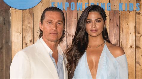 Matthew McConaughey Ehefrau Camila Alves räumt mit seinem Image auf