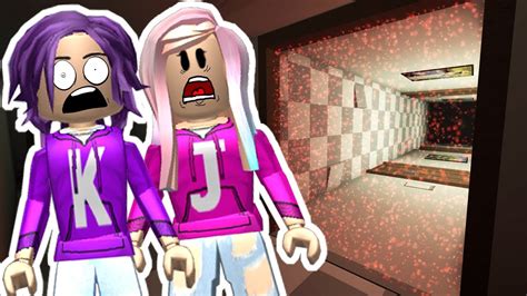 Can We Escape The Scary Maze Roblox Horror Map Youtube