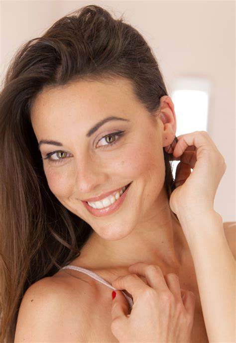 Fitting Room Nude Pics Erotic Beauties