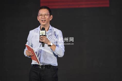 著名财经作家吴晓波正式发布《2019新中产白皮书》06