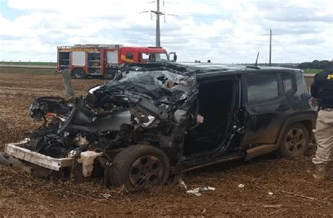 Filho de ex prefeito morre após bater carro na traseira de caminhão na