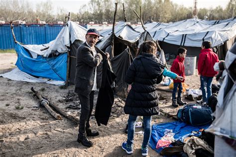 Already Unwelcoming Hungary Now Detains Asylum Seekers The New York