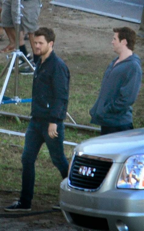 Actualizado Nuevas Fotos De Liam Hemsworth En El Set De Sinsajo En