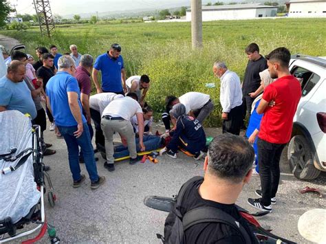 Osmaniye de motosikletle otomobil çarpıştı 3 kişi yaralandı Son Dakika