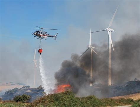 Fiamme Attorno Alle Pale Eoliche A Nulvi Al Lavoro Due Elicotteri E Un