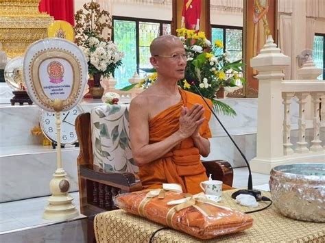 ธรรมะ คือ คุณากรณ์ พระอาจารย์เล่าว่า มีคนสงสัยเรื่องคาถาเงินล้าน ว่าตกลงคำแรก พรหมมา หรือ พร