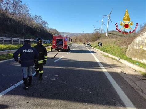 Incidente Mortale Sul Raccordo Sicignano Potenza Perde La Vita Enne