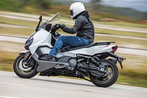 Motorrad Vergleich Yamaha TMAX 560 Tech Max 2021 Vs Sym Maxsym TL 2022