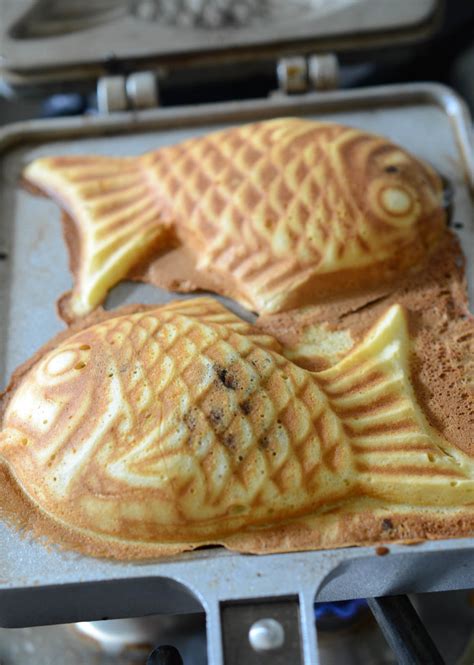 Fish Shaped Bread Filled With Sweet Red Beans 붕어빵 Bungeoppang