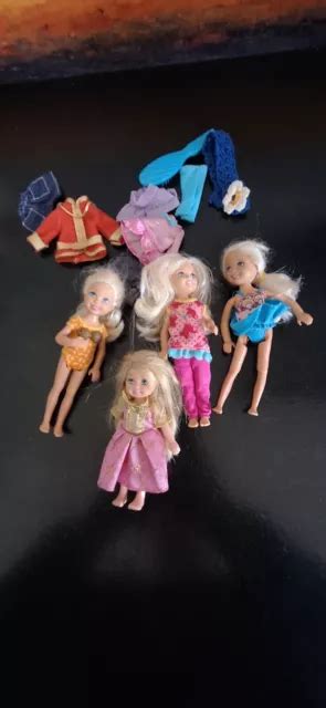 LOT DE 4 poupées soeurs de barbies Shelly etc Mattel et quelques