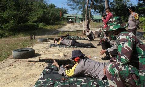 Tingkatkan Sinergitas Tni Polri Di Karimun Latihan Menembak Rcmnews