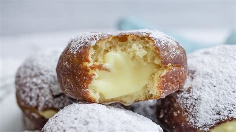 Traditional Polish Pączki (Doughnuts) Recipe