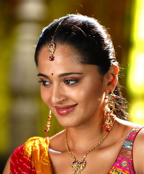 Tollywood Golden Lady Anushka Shetty Oily Face Closeup Stills Anushka