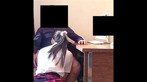 Alumna Latina Va A La Oficina Del Profesor Y Le Chupa La Verga Para Tener Buenas Notasand Xnxx