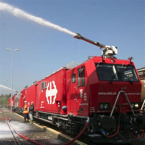 Because There Is Fire Fighting Train Trilhos De Trem Locomotiva Trens