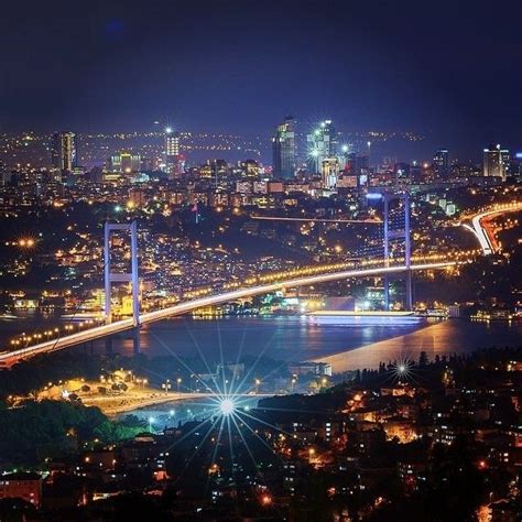 Noches De Cielo Terso Y Vivas Luces En La Ciudad De Estambul Turquía