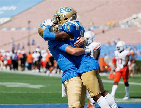 Ucla Football Hits A Strike Against Bowling Green In Season Opening Victory Daily Bruin