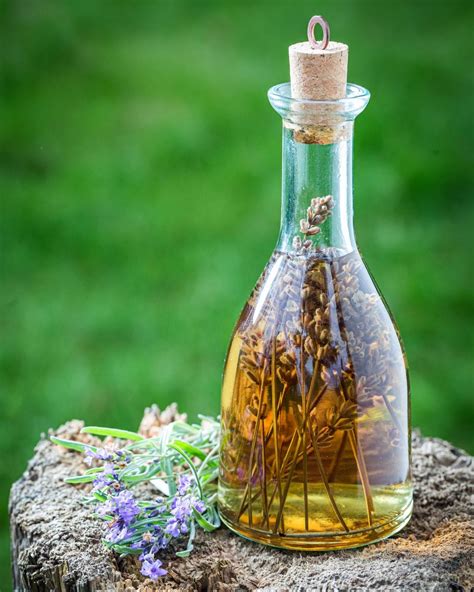 How To Make Lavender Oil: 3 Easy Homemade Methods