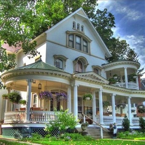 17 Stunning Second Floor Balcony Architecture Ideas