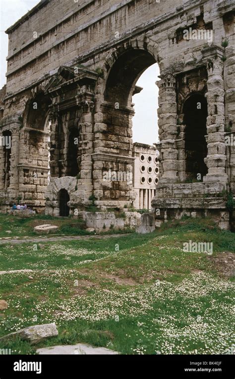 Porta Maggiore O Porta Prenestina Es Una De Las Puertas Orientales Del