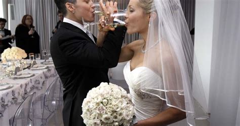 Empire State Building Hosts 1st Same Sex Wedding CBS News