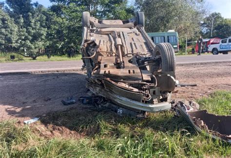 Impactante Vuelco Sobre La Ruta Tras Colisionar Una Camioneta Y Un