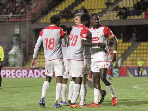 Hugo Rodallega Le Da Una Ag Nica Victoria A Santa Fe En Su Visita Al