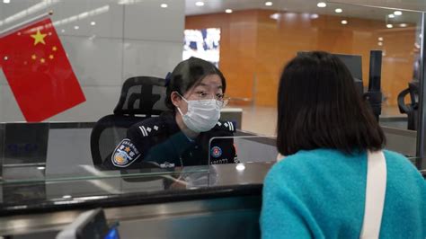 中泰互免签证首日，浦东机场口岸逾3300人免签往来泰国