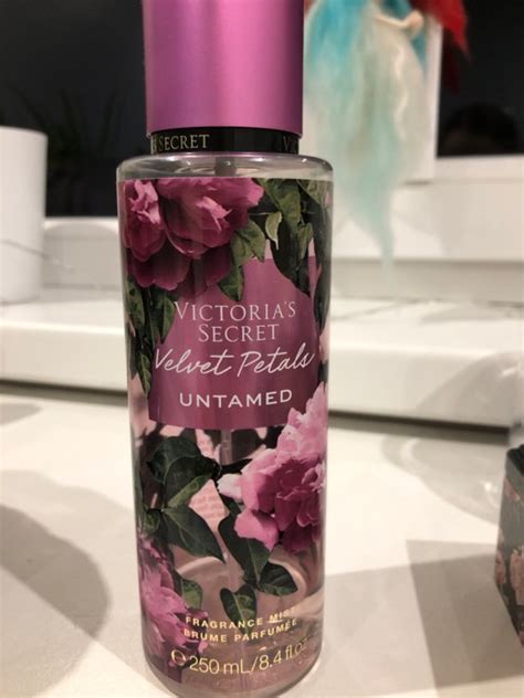 Victoria S Secret Velvet Petals Untamed Fragrance Brume 250 Ml INCI